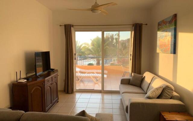 Stylish 2 bedroom apartment with seaviews in King's Palace