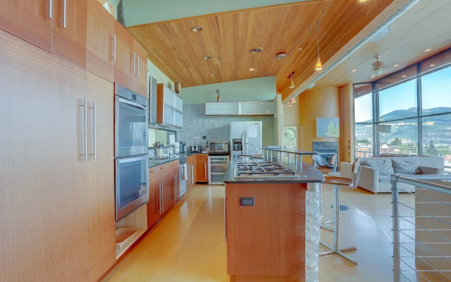 Alizes Modern Home with Views of the Columbia River Gorge by RedAwning