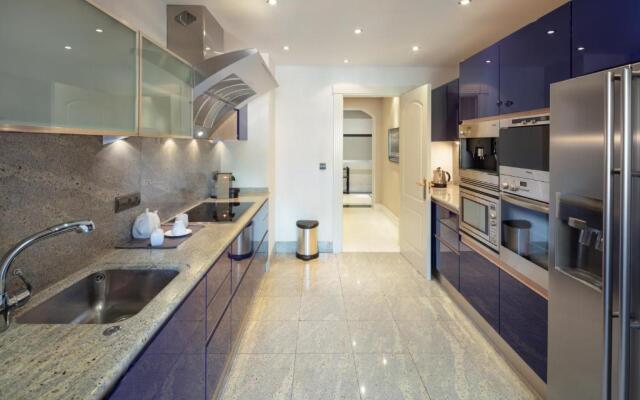 Cubo's Luxury Beach Front Duplex Puerto Banús