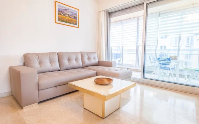 11 Alexandre III Apartment 2