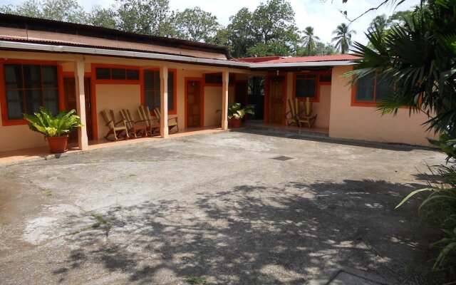 Hotel Cabinas Leyko
