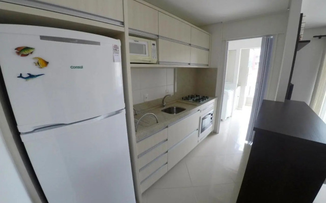 Ed Mônaco, 150 metros da praia de Bombas