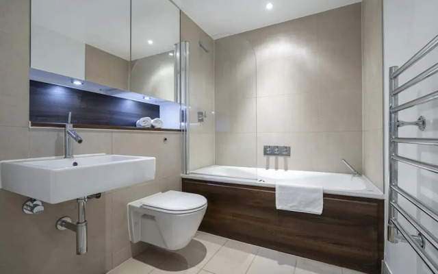 Borough Flat With City Views by Underthedoormat