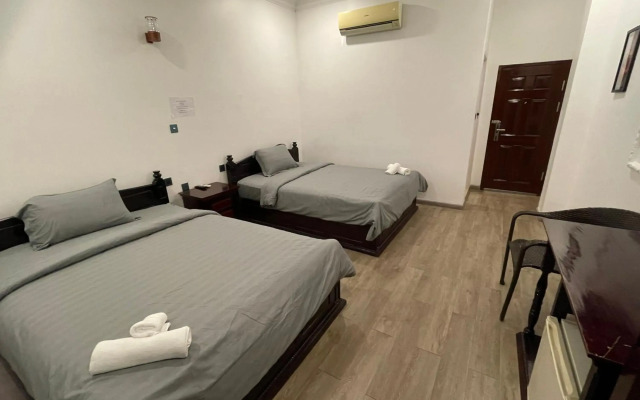 4 Rivers Hotel