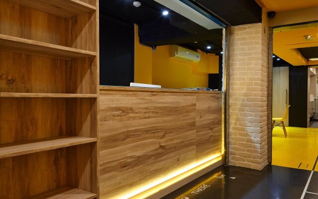 Youth Hostel Zhanqian here and there