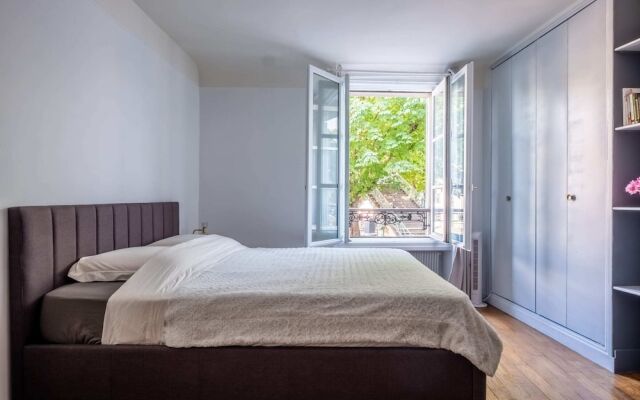 Classical-parisian Apartment on Canal Saint Martin