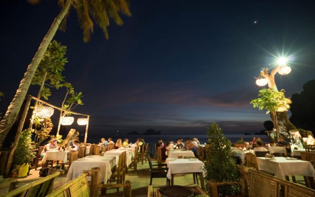 Tonsai Bay Resort