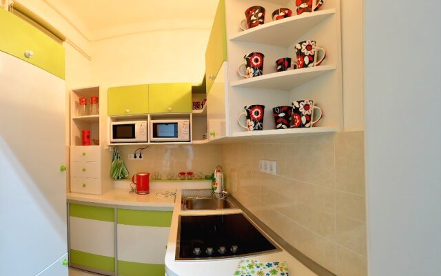 Hostel For Me
