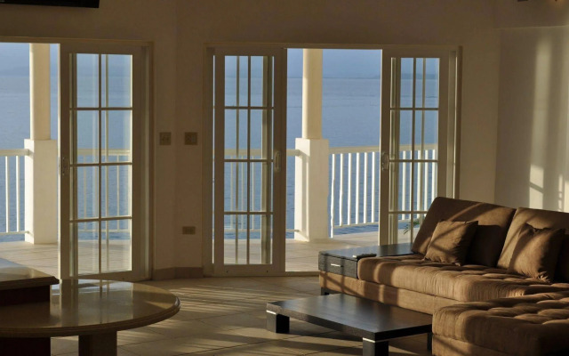 Tropical Suites Hotel