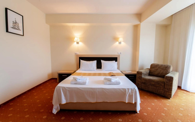 Hotel Oxford Inn & Suites