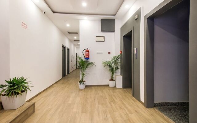 OYO Townhouse 180 Sant Regency