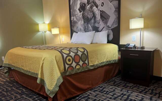Super 8 by Wyndham Pasadena