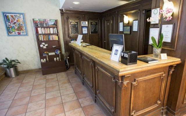 Hotel Golden Crown
