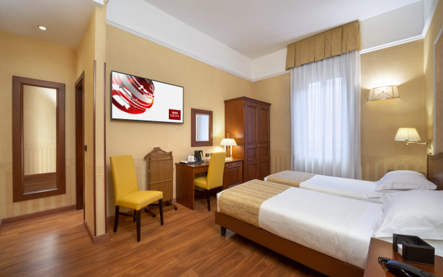 Lancaster Hotel