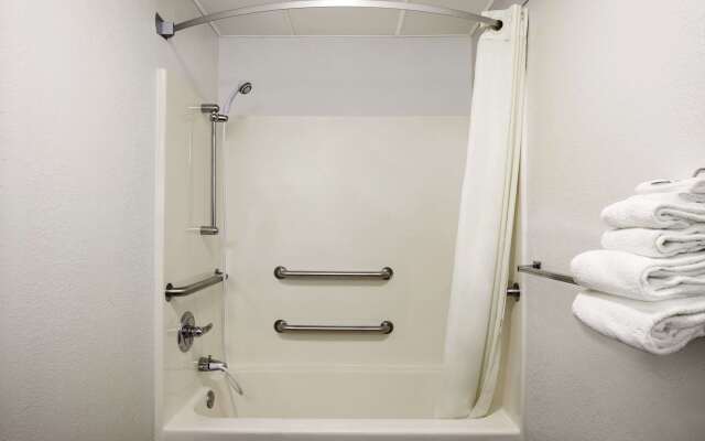 Super 8 by Wyndham Bowling Green