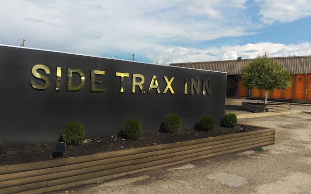 Side Trax Inn