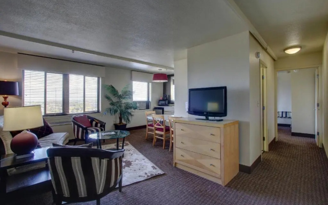 Inlet Tower Hotel & Suites