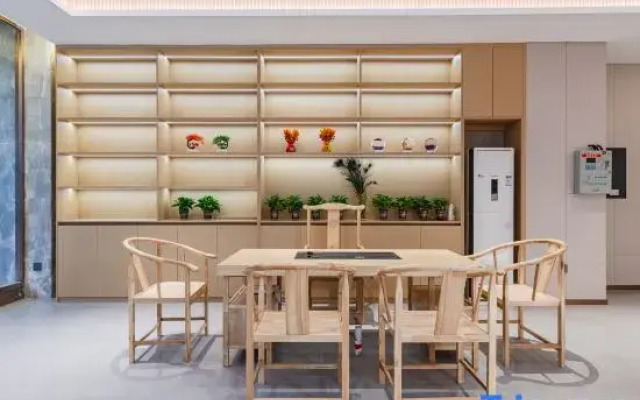Yayue Boting Garden Hotel (Mangshi Square & Airport Branch)
