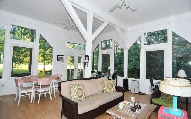 River Time Cabin -time Floats Away!