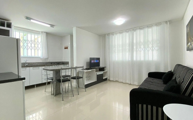 Ótimo apartamento na praia de Bombas.