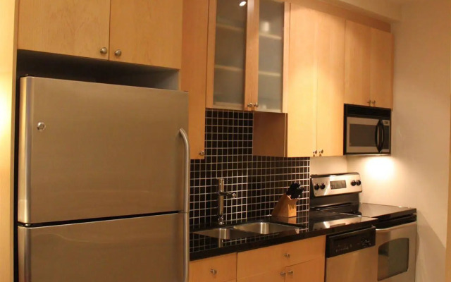 JJ Furnished Apartments Downtown Toronto: King's Luxury Loft