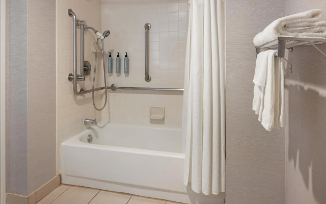 Courtyard by Marriott Baldwin Park