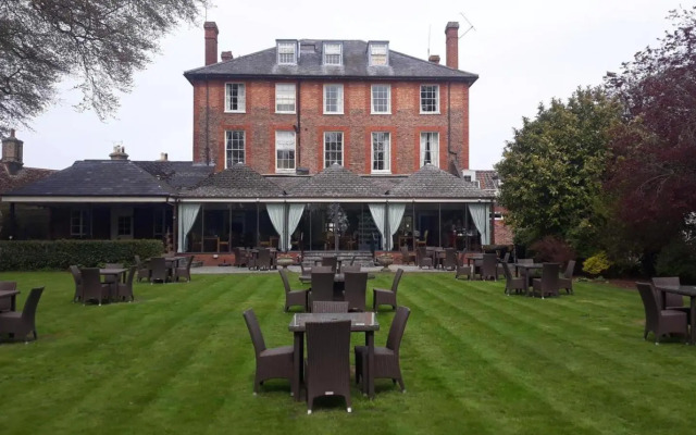 The Riverside House Hotel