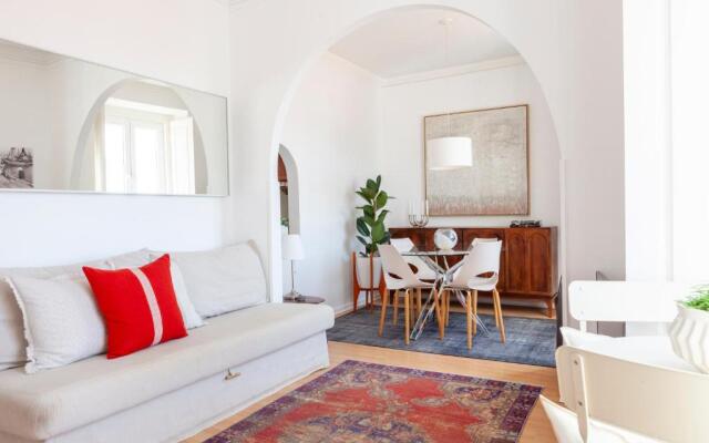 Alfama Amazing Scenic River and City View Charming apartment With 2 bedrooms and AC 19th Century Building