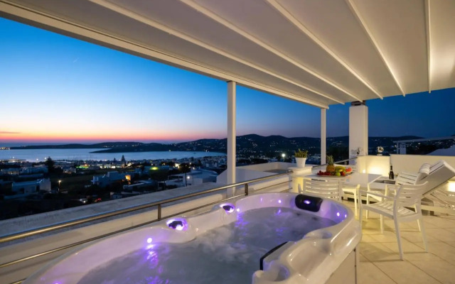 Panos Luxury Suite