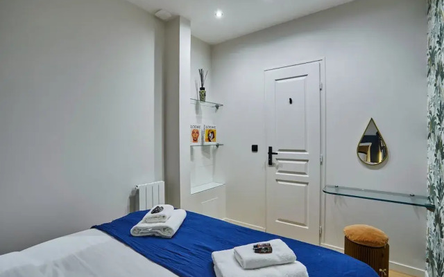 Apartment in the Center of Paris by Studioprestige
