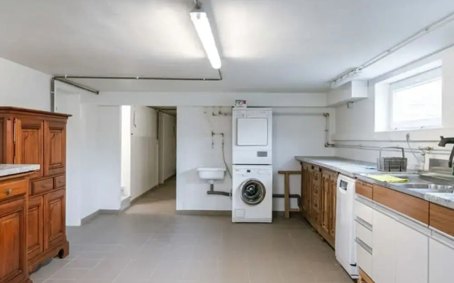 Spacious Getaway Close to the Beach and Airport
