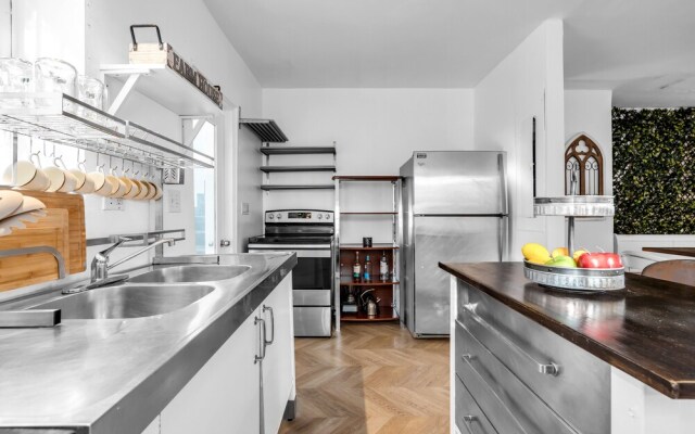 Hipster Upper Buenavista House
