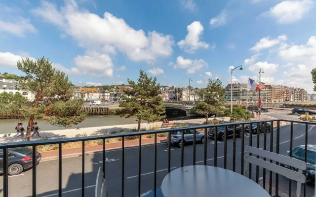 Beautiful Equipped Apartment in Downtown Deauville 4p/1br