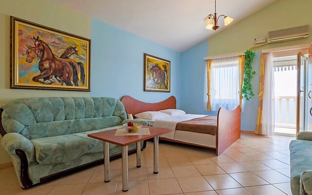 Apartment Delfin Karlobag 13234