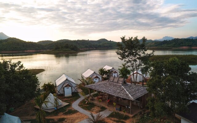 Sunset Nam Ngum tented resort