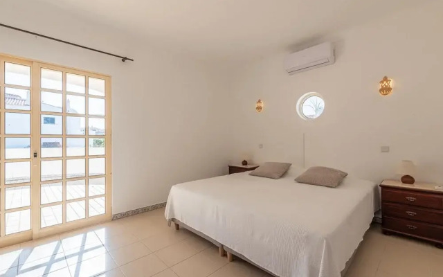 Villa Baltin With 4 Bedrooms and 3 Bathrooms