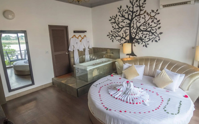 Adore Hotel