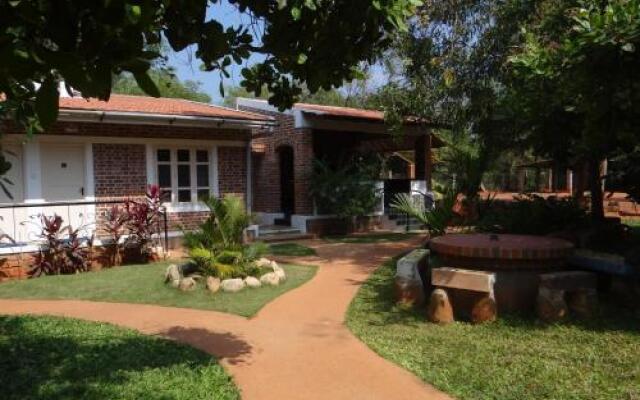 Inn Pondiville Forest Retreat