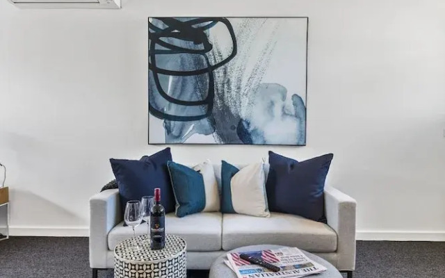 Stylish Studio With Great Amenities Near Beachside