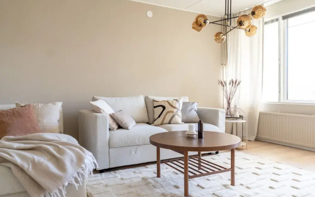 Fully renovated 3br apartment with sauna
