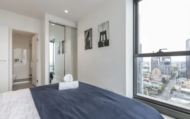 Trendy Melbourne 2 Bedroom Apartment by BnB Pro