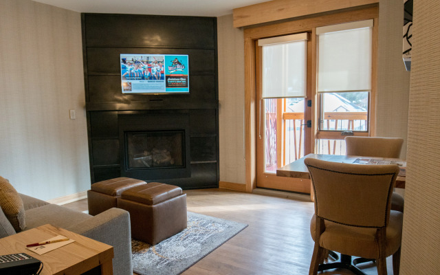 Moose Hotel And Suites