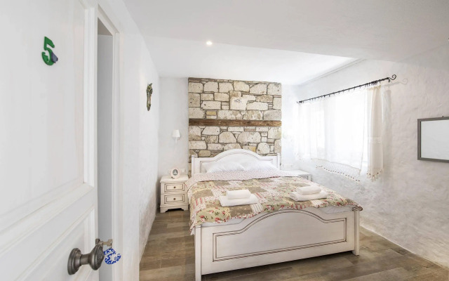 Monat Otel Alacati