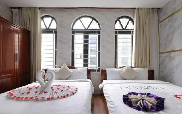 T Y Hotel