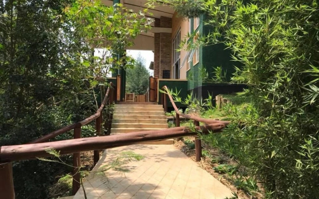 Summit Safari Lodge