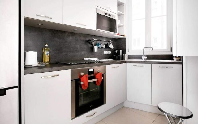 Bright Champerret Apartment Fits 4 in Paris 17th!