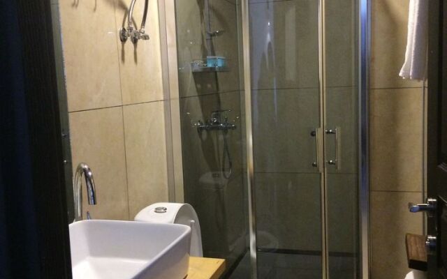 Mgzavrebi Gonio Aparthotel