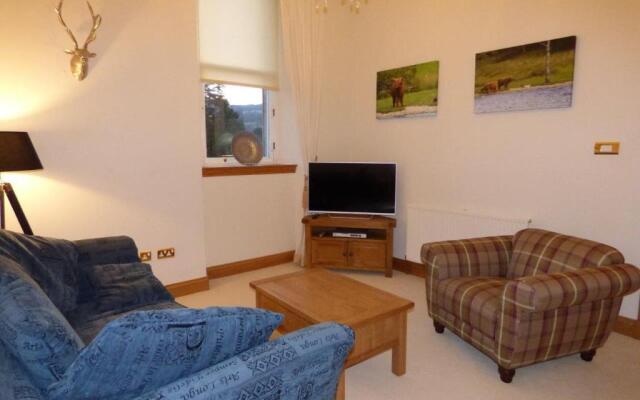 The Pipers No 7 Lomond Castle