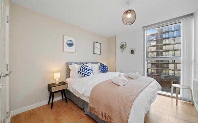 Contemporary, Modern, 2-Bed Apt, Prime Central MK