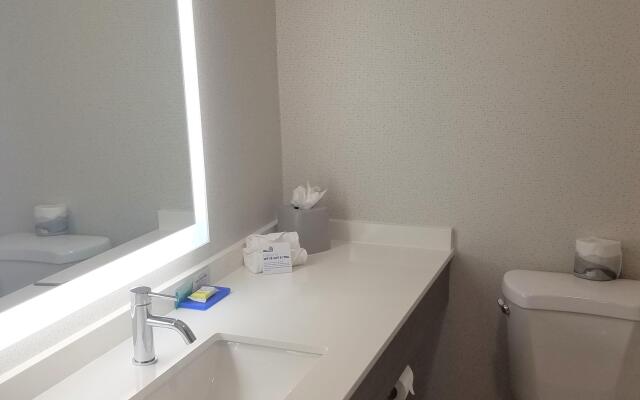 Holiday Inn Express Irwin-PA Turnpike Exit 67